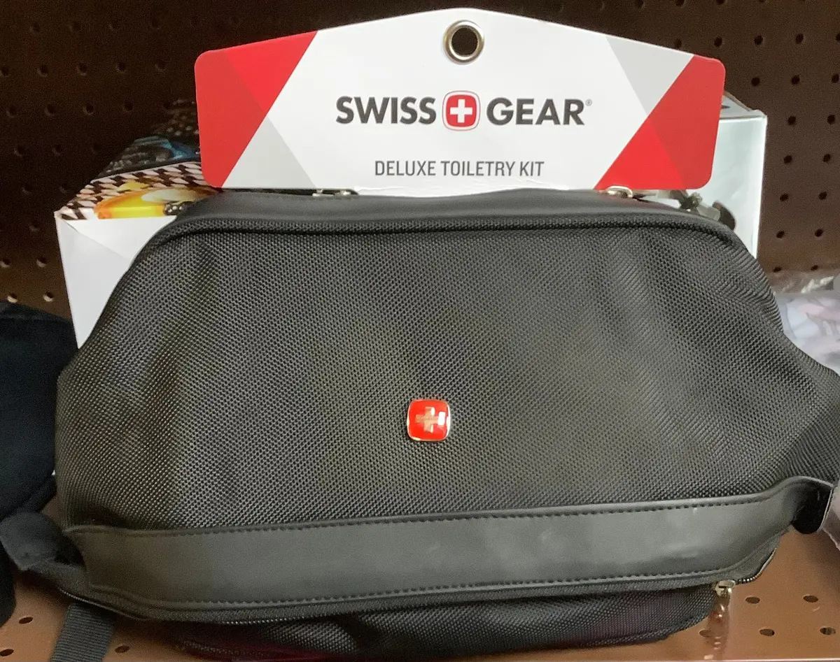Swissgear Deluxe Travel Kit Black: 1