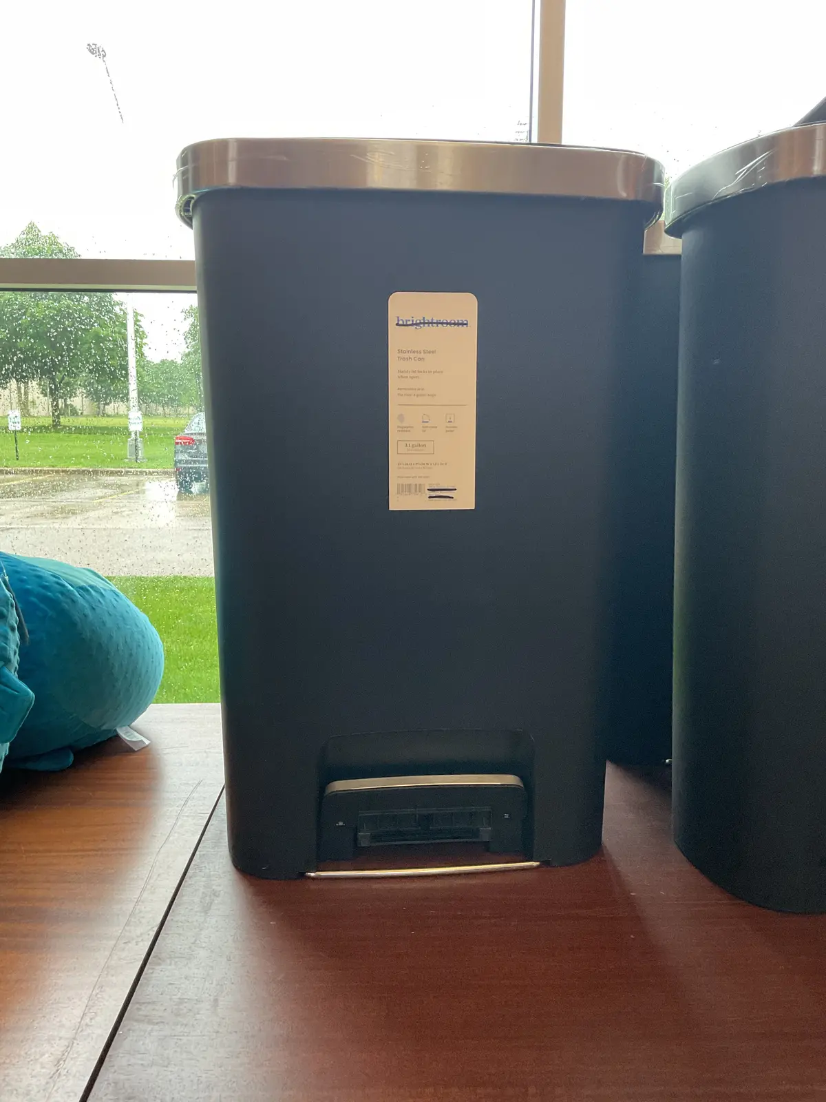12L Round Step Trash Can Silver W/Lock 1