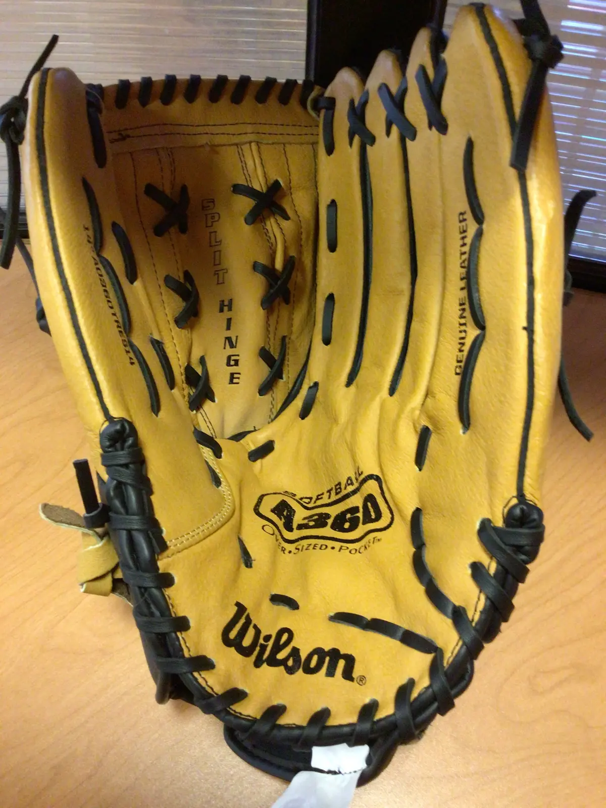Wilson A360 14” Slow Pitch Fielder’S Glove-Throws Right 1